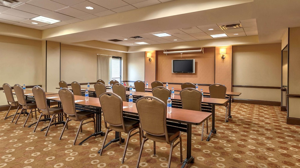 Wyndham Garden Kansas City Airport 45/62