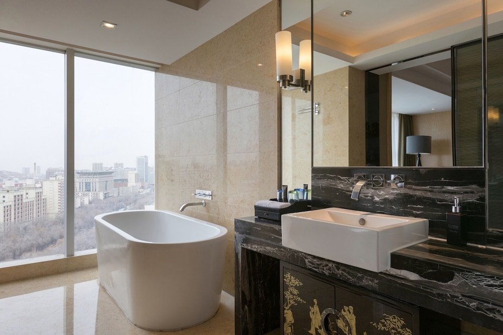 Universal Hotel Urumqi 30/33