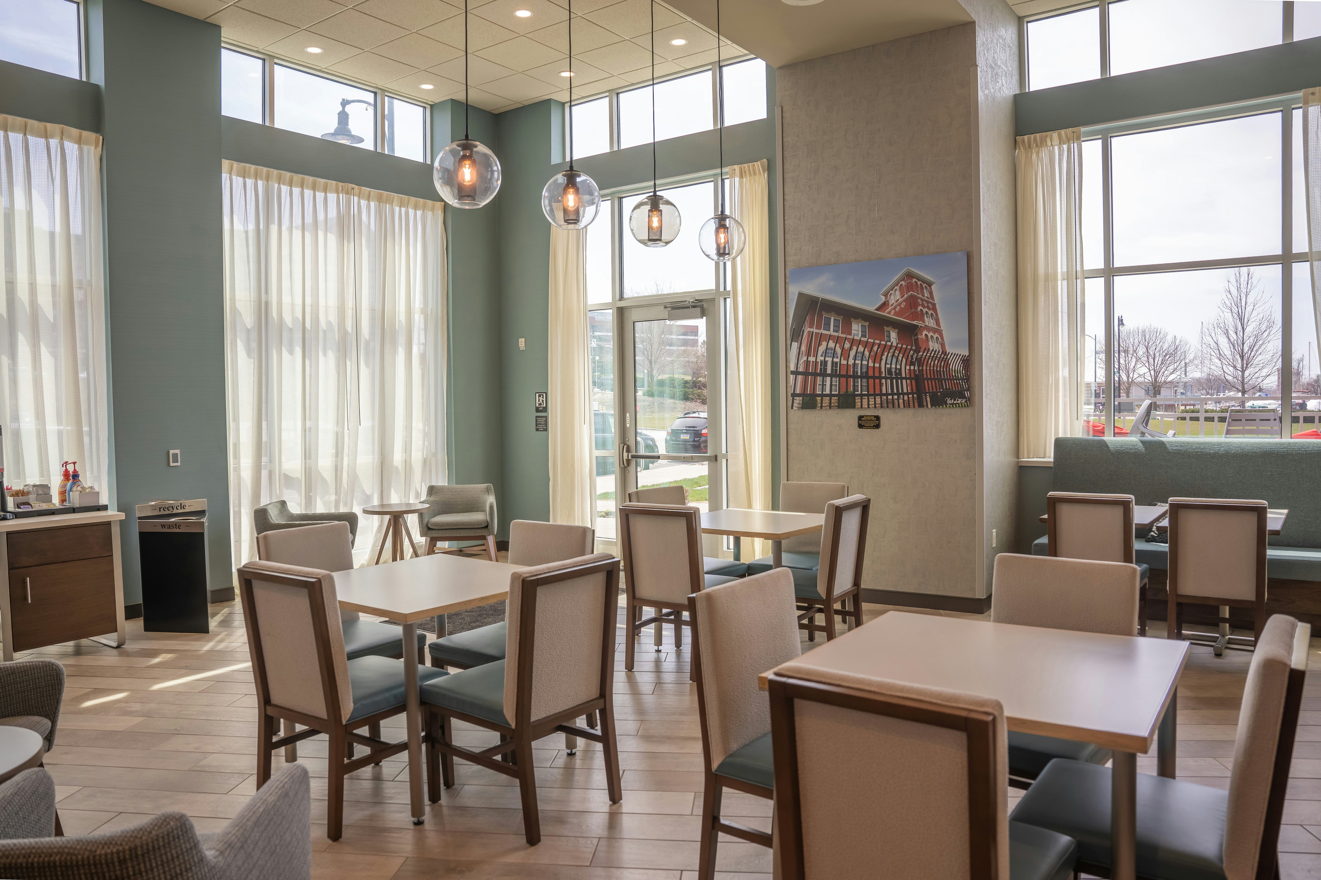 Hampton Inn & Suites Erie Bayfront 48/54