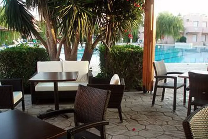 ROSELANDS HOTEL BUNGALOWS 20/43