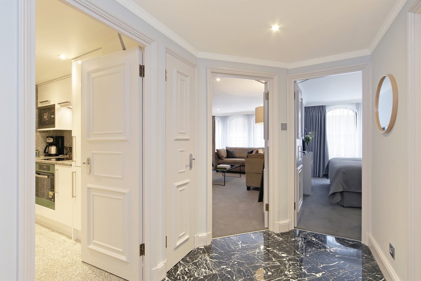 Mayfair House 37/58
