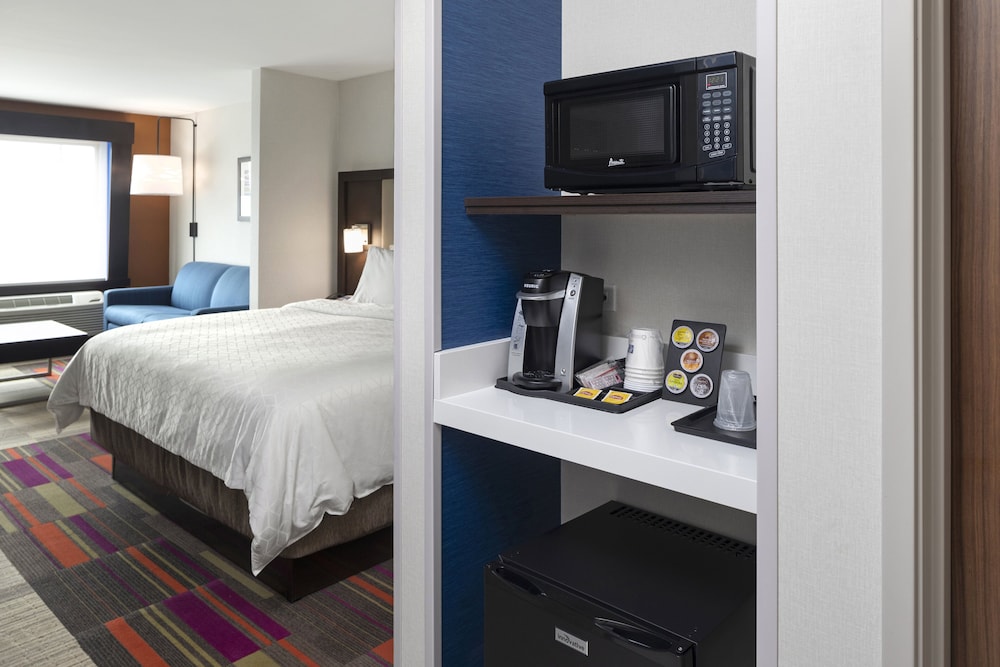 Holiday Inn Express Suites Bourbonnais East Bradley 54/67