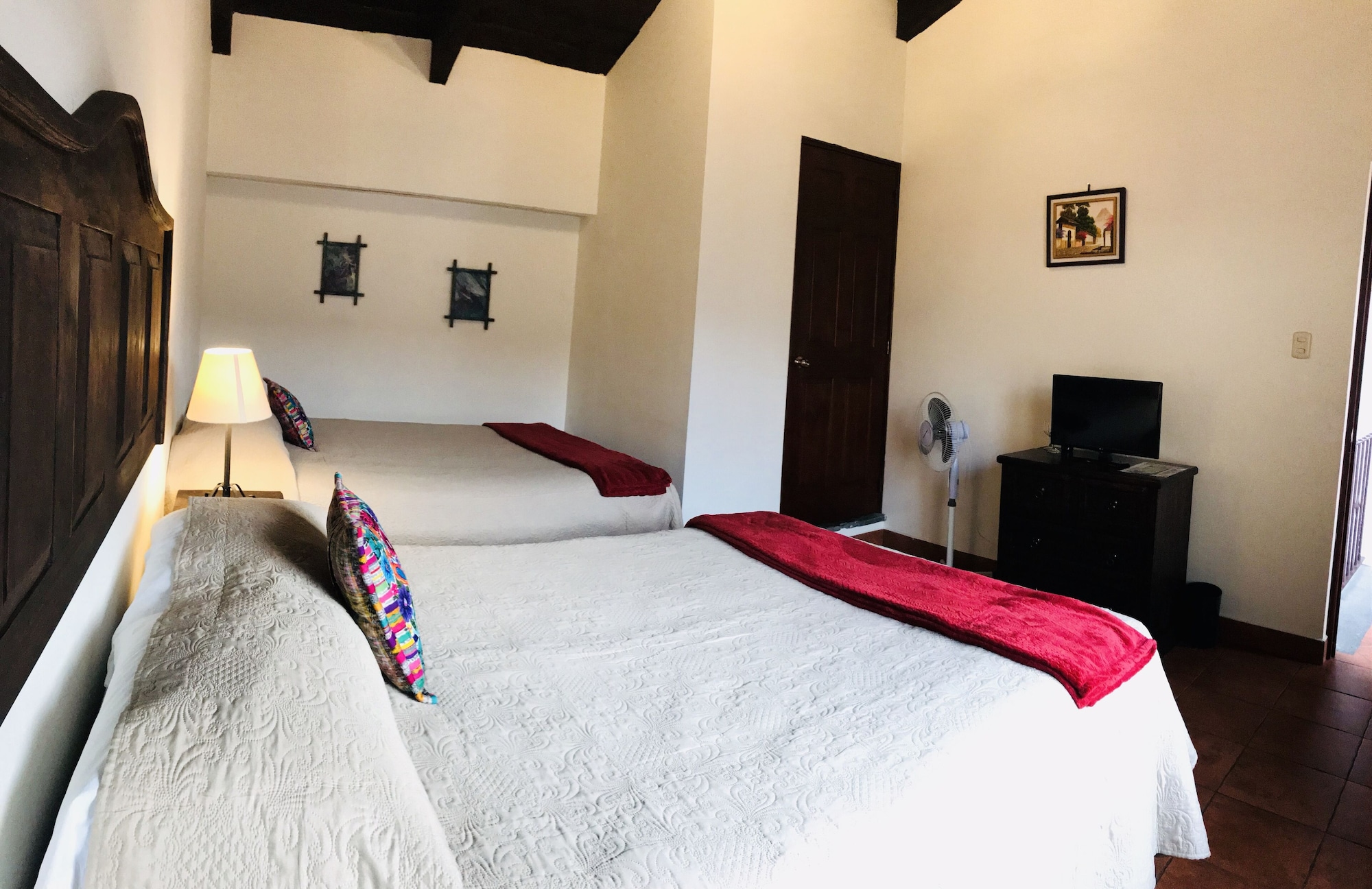 STANDARD, 2 DOUBLE BEDS
