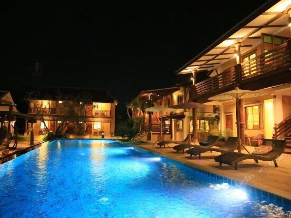Huean Kham Hom Resort 68/72