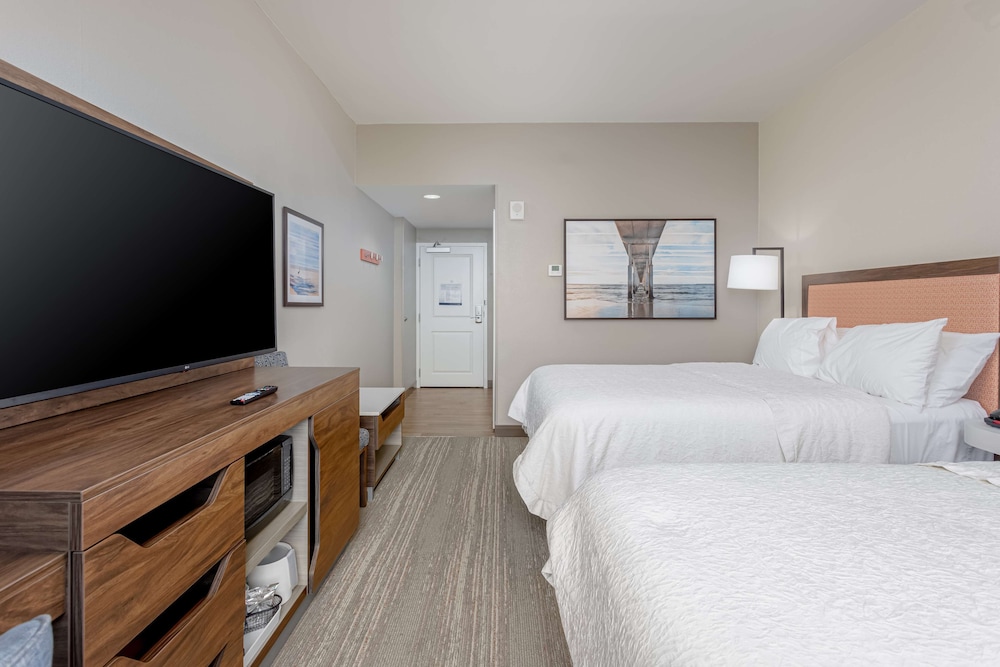 Room, 2 Queen Beds, Street View