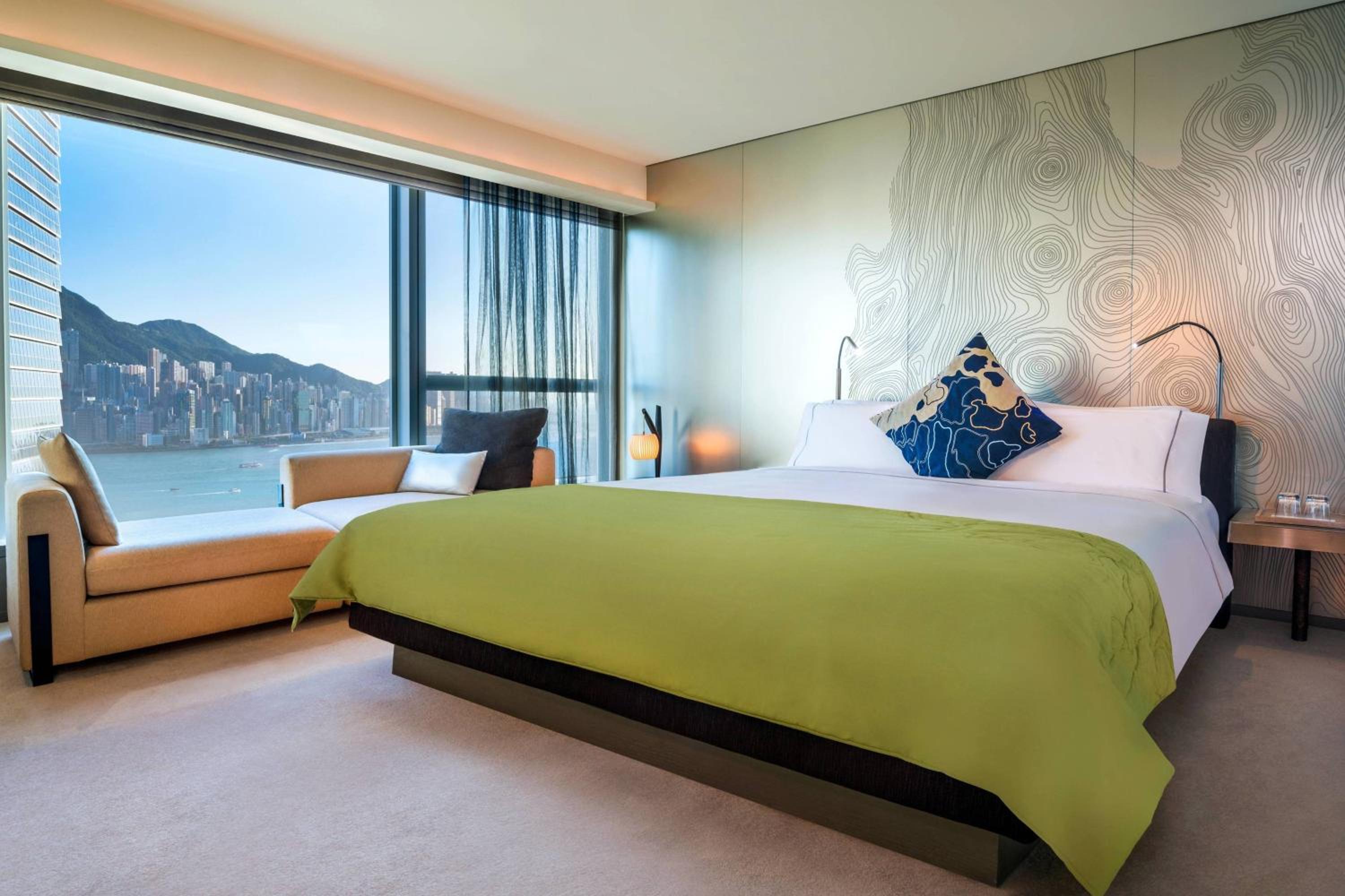 Spectacular, Twin Beds, Partial Harbour View