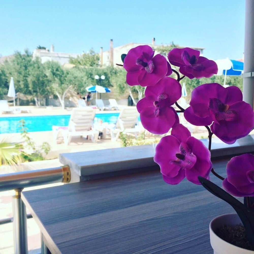 Afissia Garden Hotel 45/49
