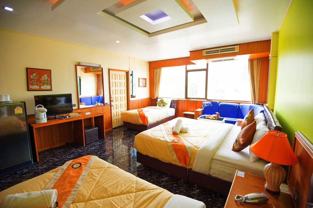 Mr.Mac's Hotel 26/50