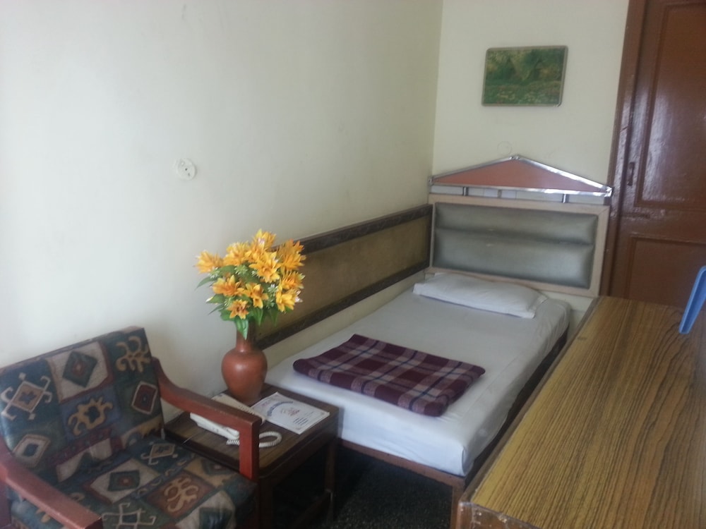 Sunshine Hotel 32/39
