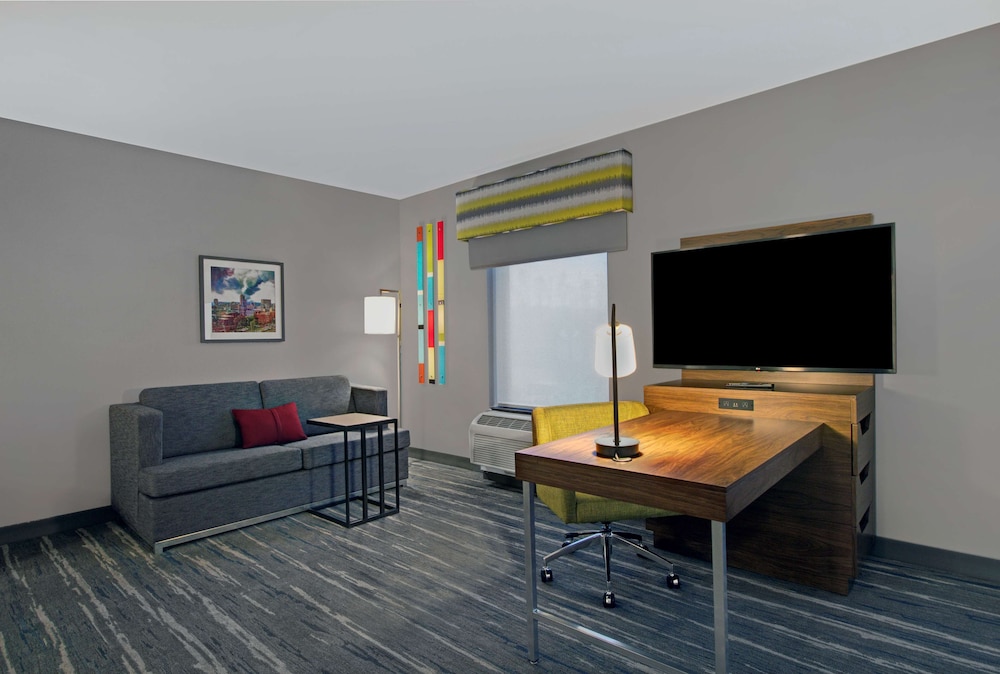 Hampton Inn & Suites Syracuse Dewitt 26/34