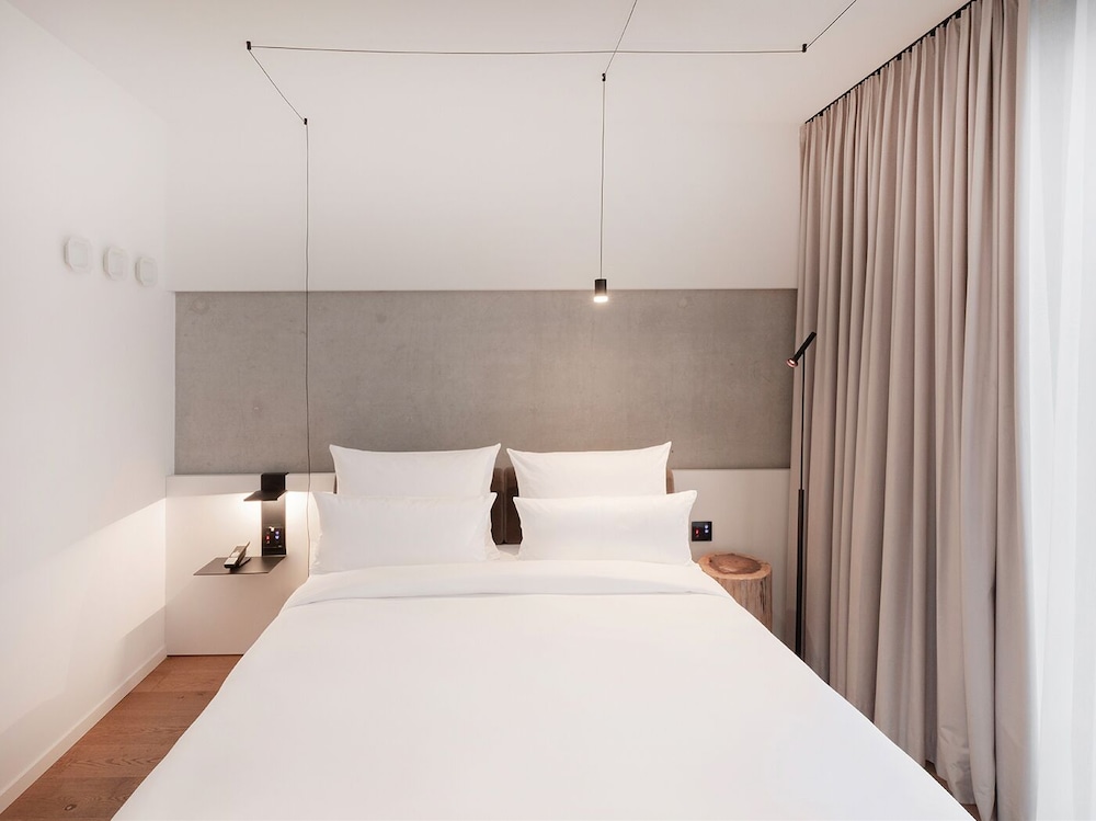 Smart, King Bed