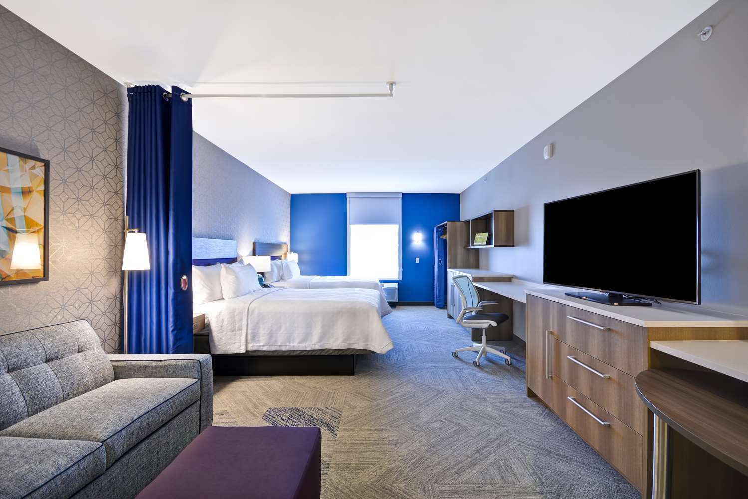 STUDIO, 2 QUEEN BEDS