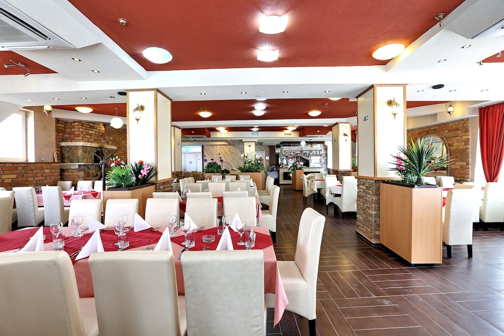 HOTEL NOVELLA UNO 34/37