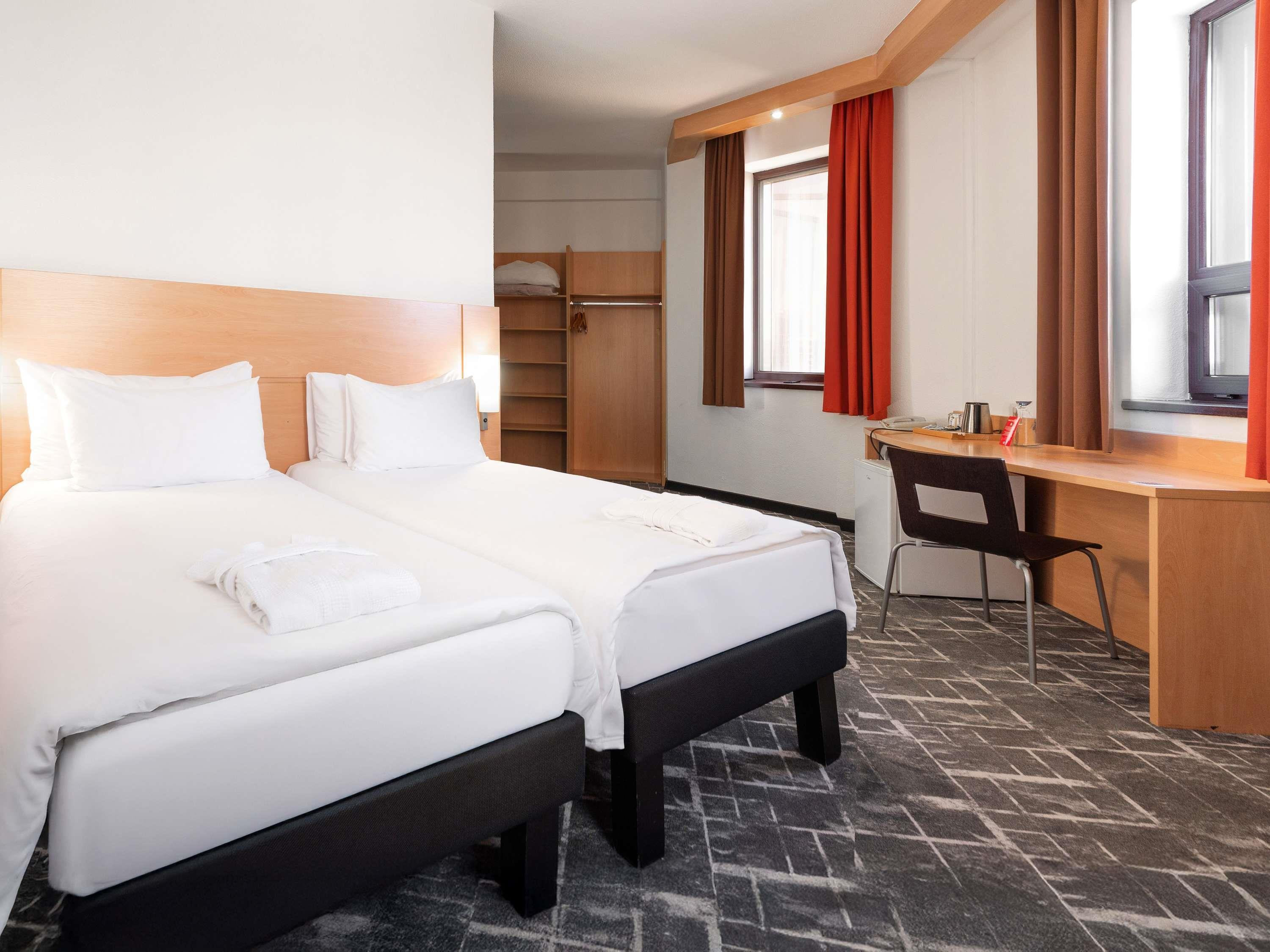 Room, Twin Beds, City View, Ibis Astana Hotel 4/10