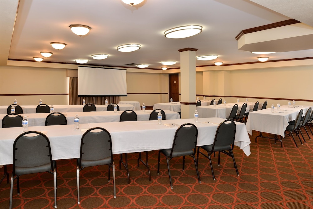 Best Western Louisville East Inn & Suites 32/38