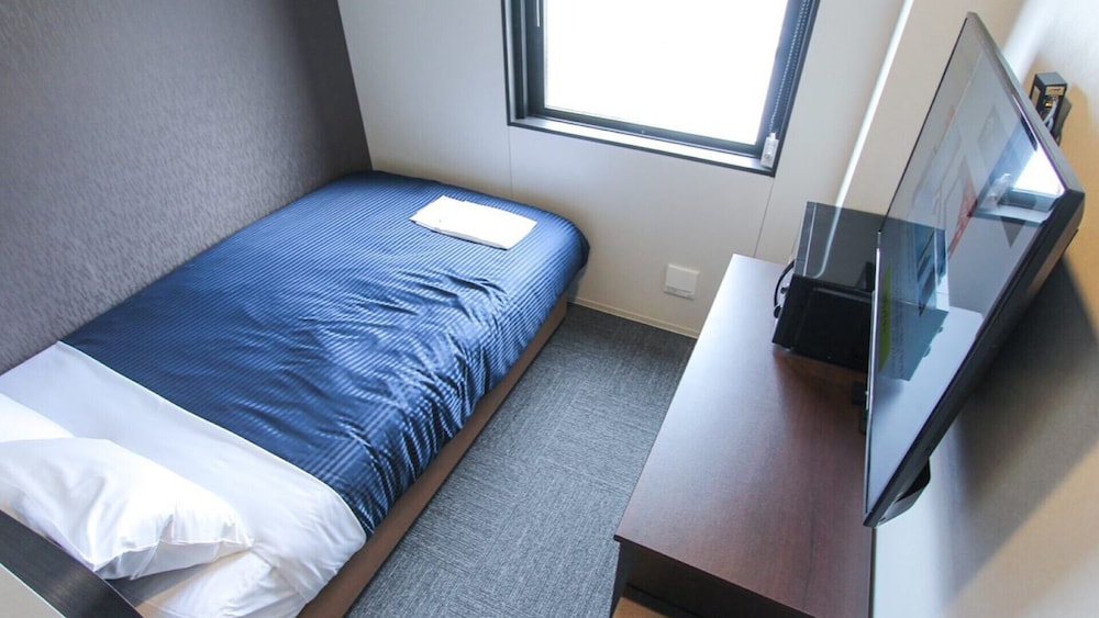 ROOM, SINGLE, SMOKING