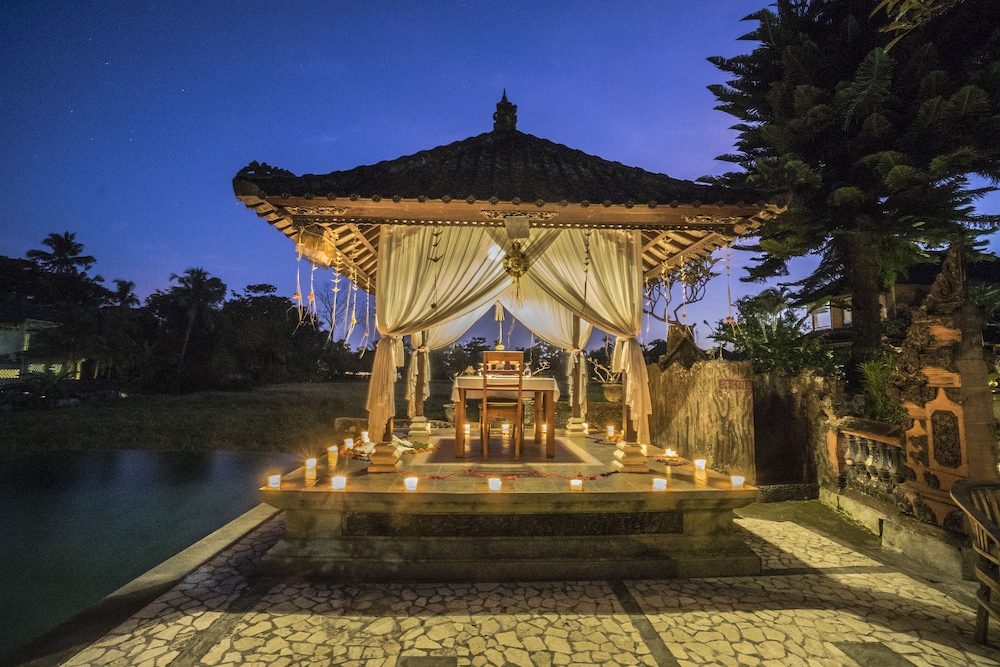 Cendana Resort Spa 4/70
