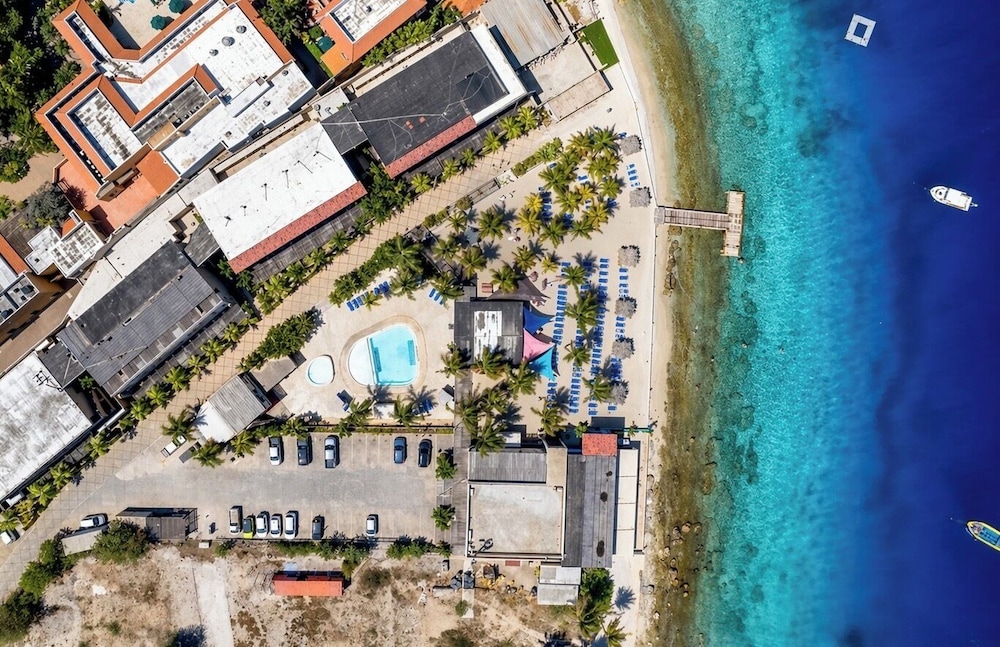 Eden Beach Resort 59/63