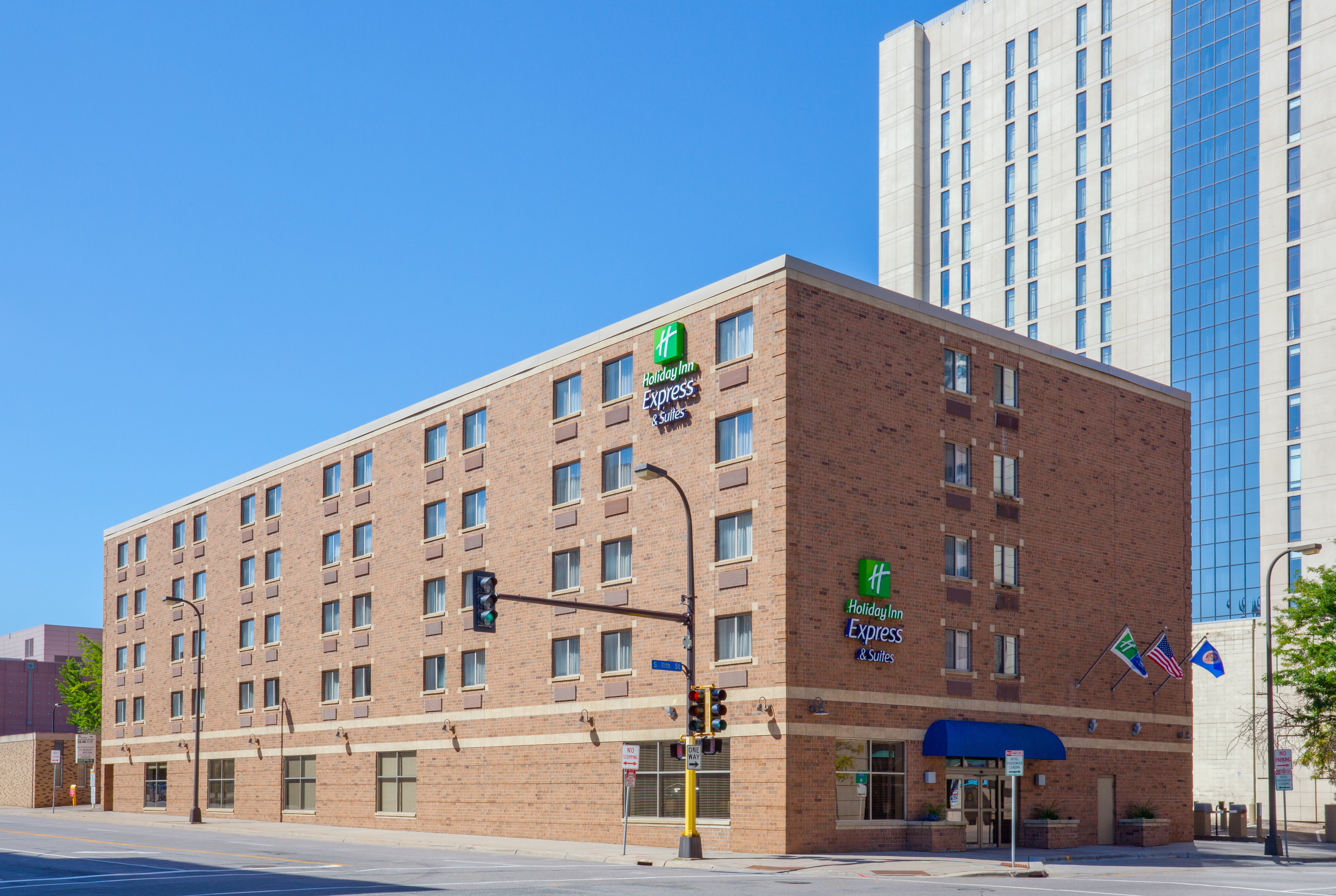 Holiday Inn Express Suites Minneapolis Downtown 5/57