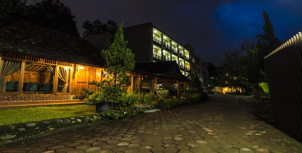Lotus Hotel 26/27
