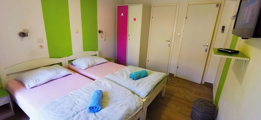 Croparadise Hostel 17/50