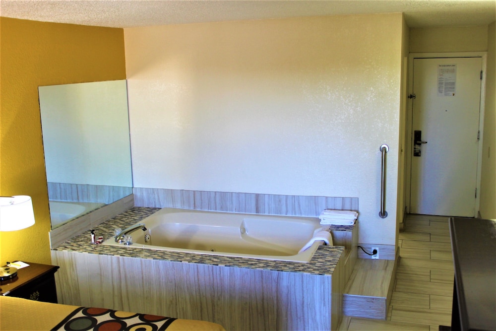 Super 8 By Wyndham Ft Stockton 11/45