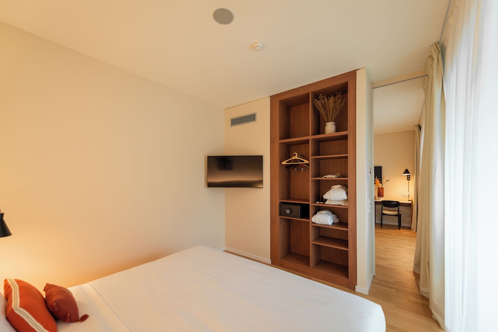 HOOD Hotel 8/50