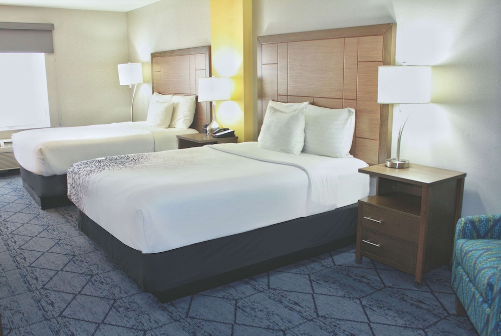La Quinta Inn & Suites By Wyndham NE Long Beach/Cypress 23/51