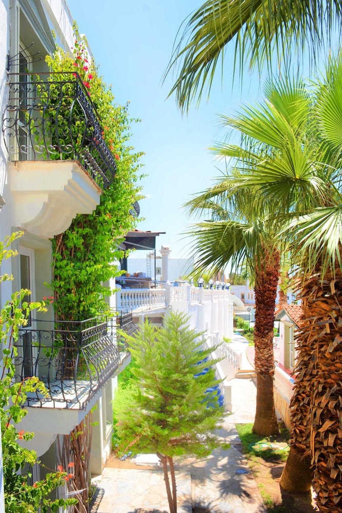 La Maison Apartments 41/52