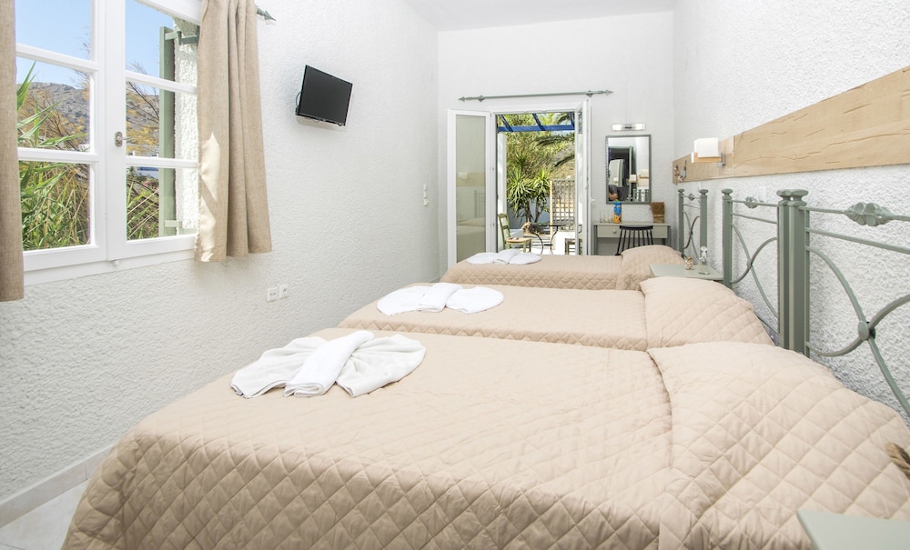 SYROS INN 15/29