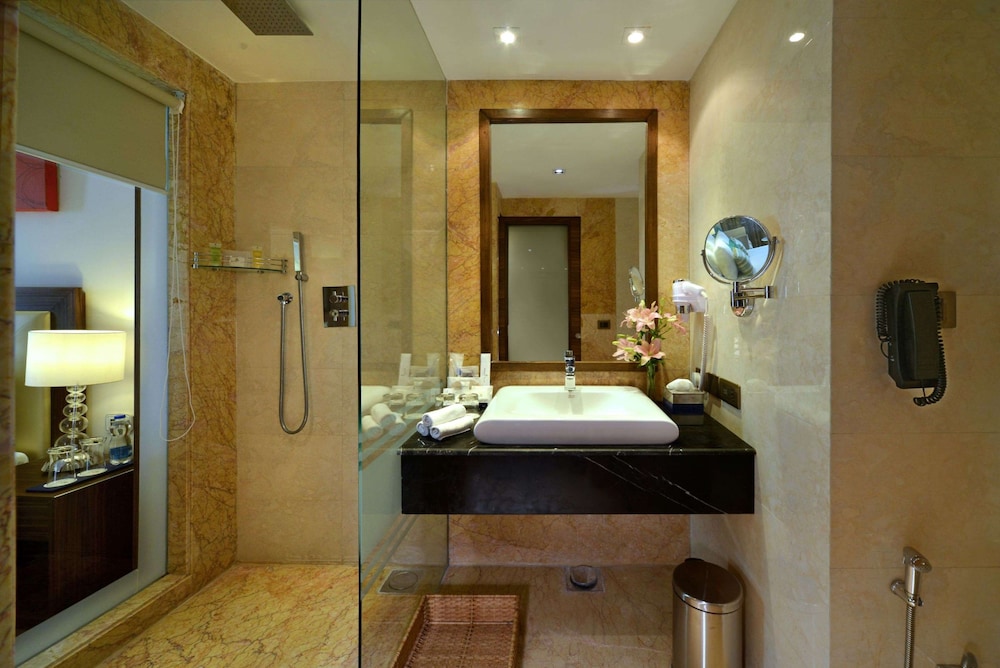 GOLDEN TULIP LUCKNOW 37/39
