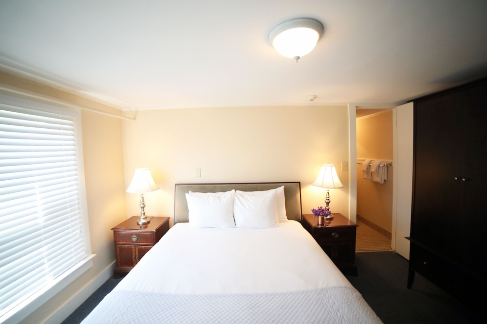 The Kennebunk Inn 5/50