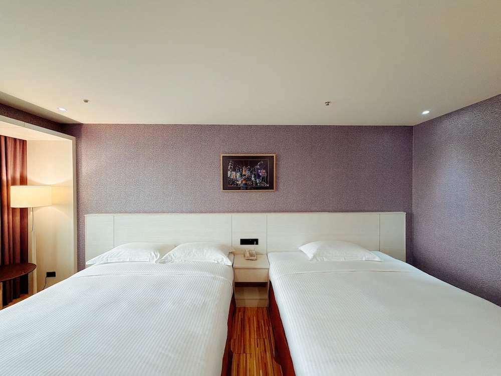 We Meet Hotel 29/68