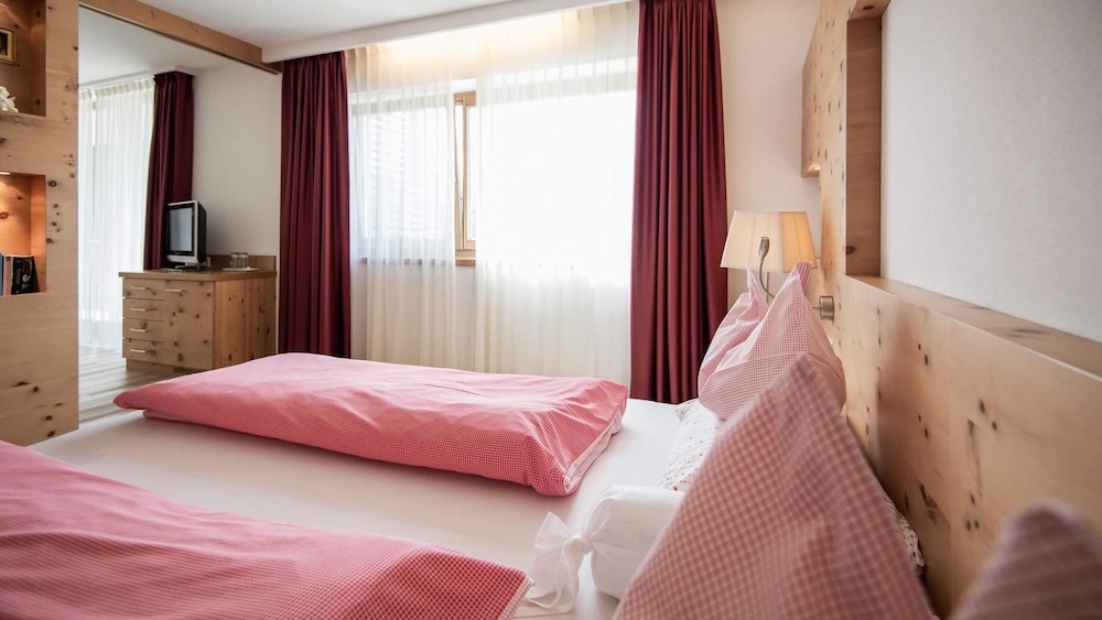 Alpine Hotel Ciasa Lara 12/40