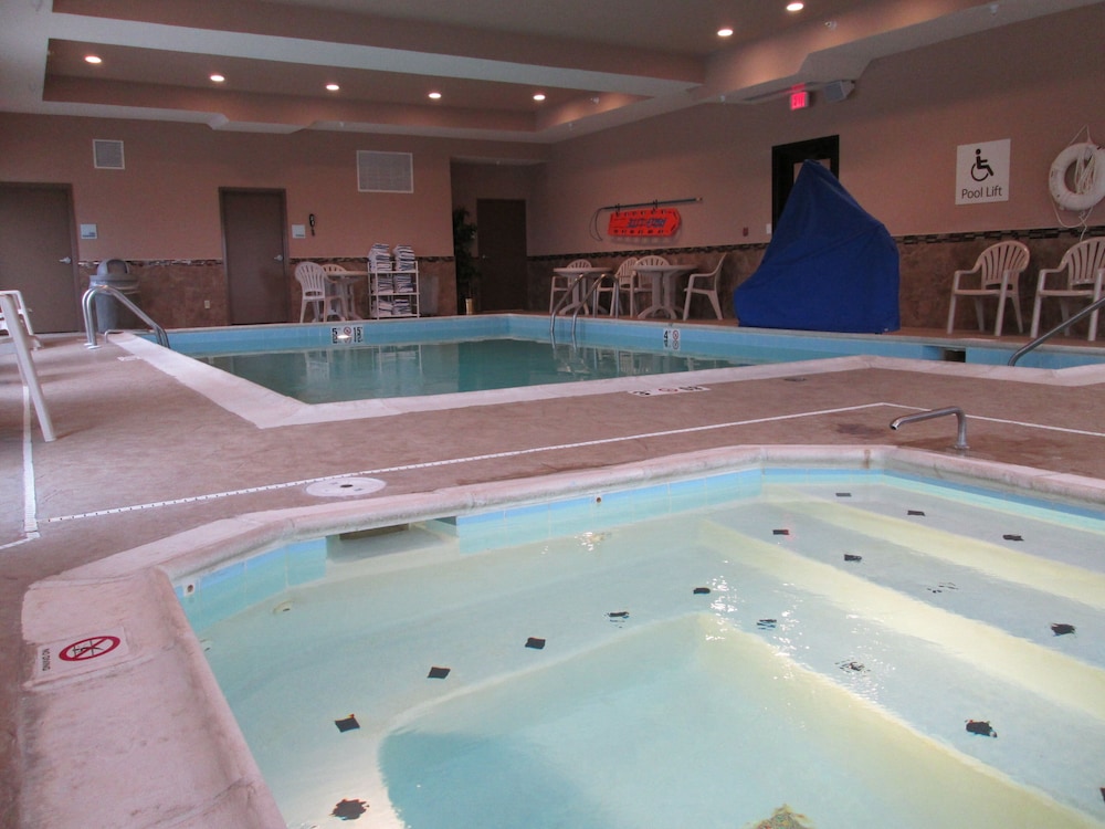 Holiday Inn Express Cloverdale(Greencastle) 38/59