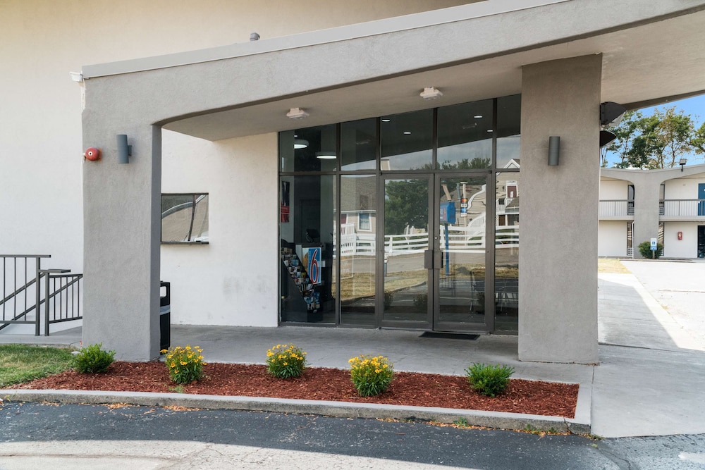 Motel6 Lexington, KY - Airport photo1