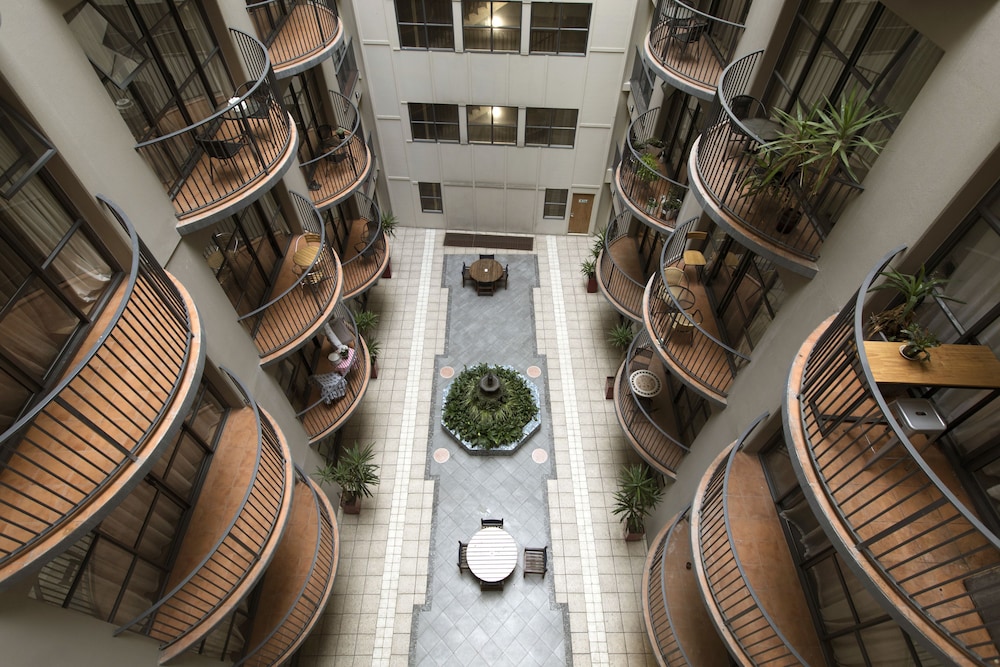Quest Atrium 27/57