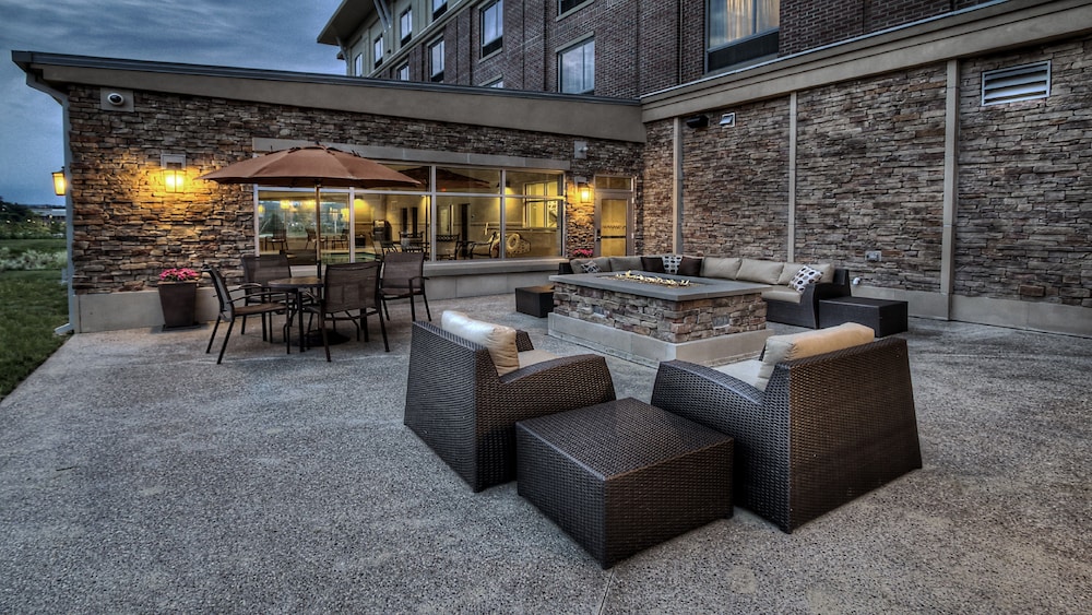Holiday Inn Express Suites Pittsburgh Sw Southpointe 6/72
