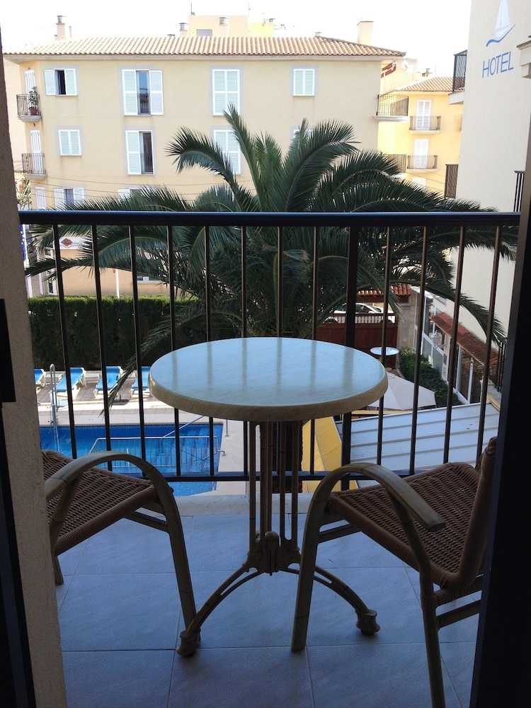 Hotel Amoros 57/69