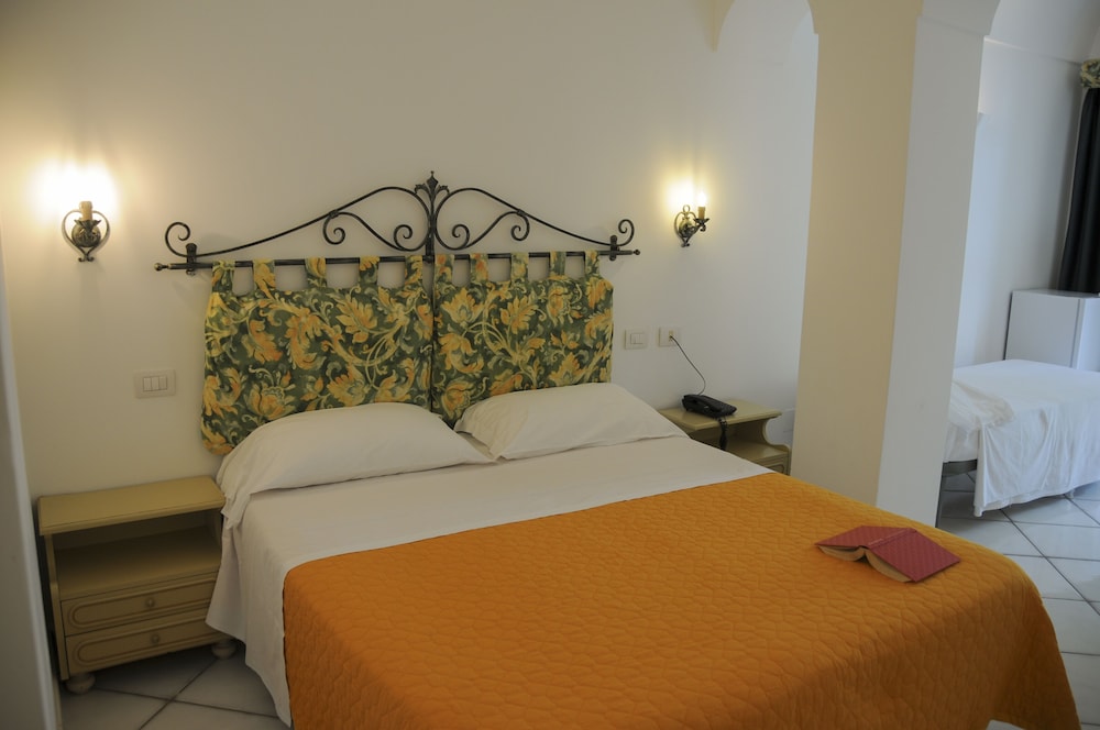 SUPERIOR, DOUBLE OR TWIN BED, GARDEN VIEW