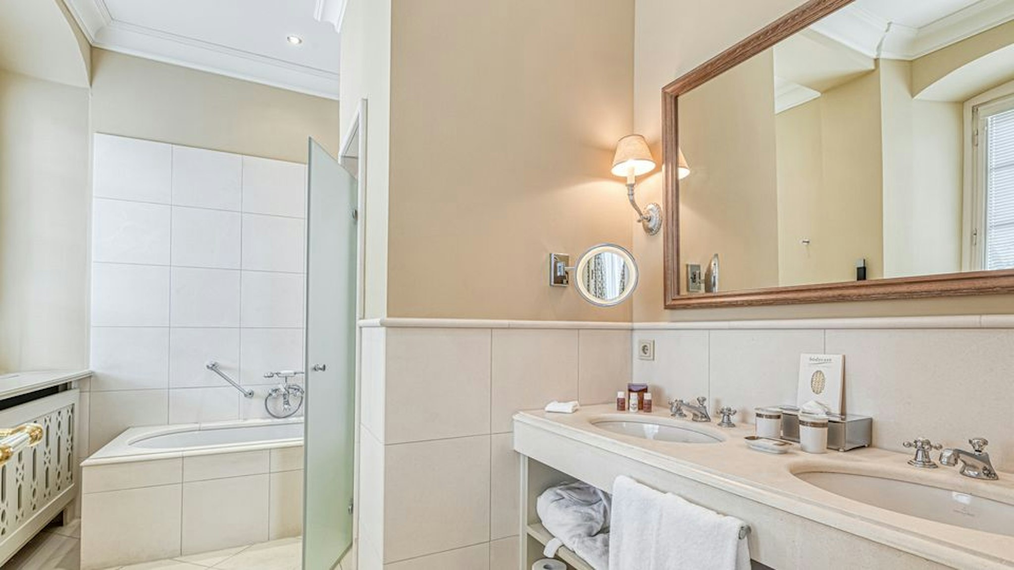 Deluxe, Lodge, Double Bed, Garden View، WALD AND SCHLOSSHOTEL FRIEDRICHSRUHE 3/3