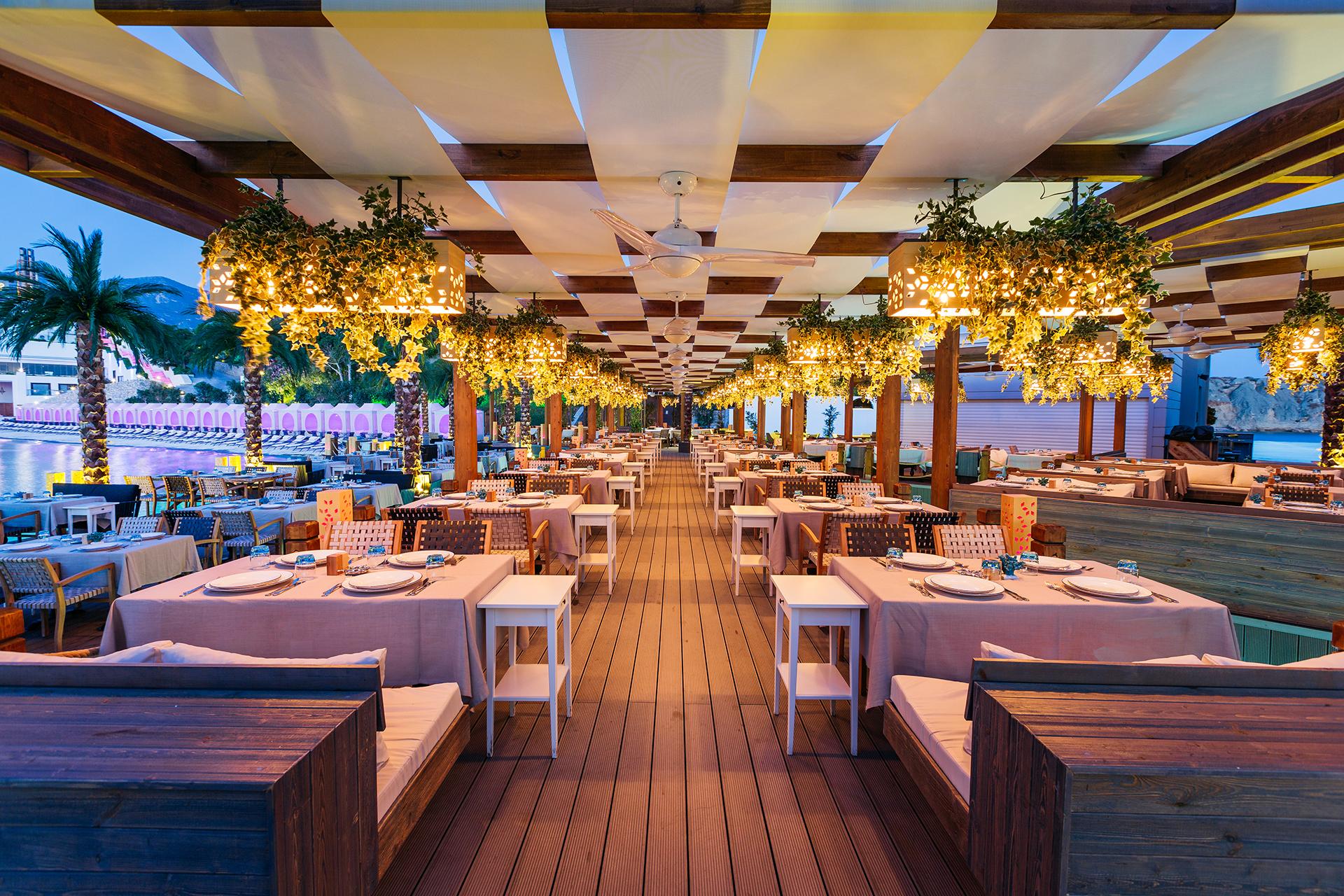restaurant cafeteria