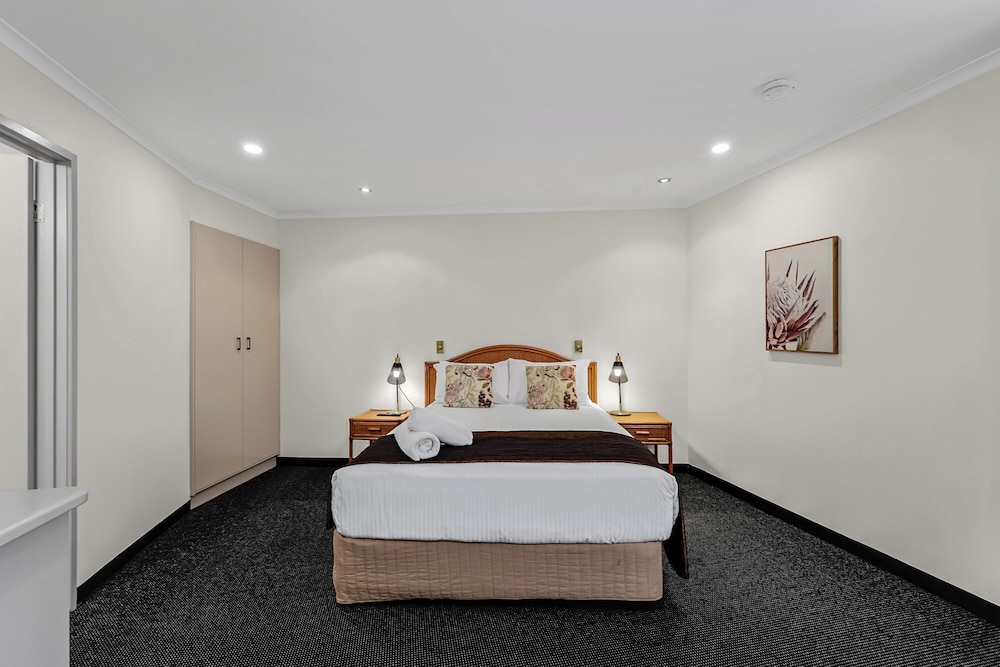 Spa, Deluxe, Suite, Queen Bed
