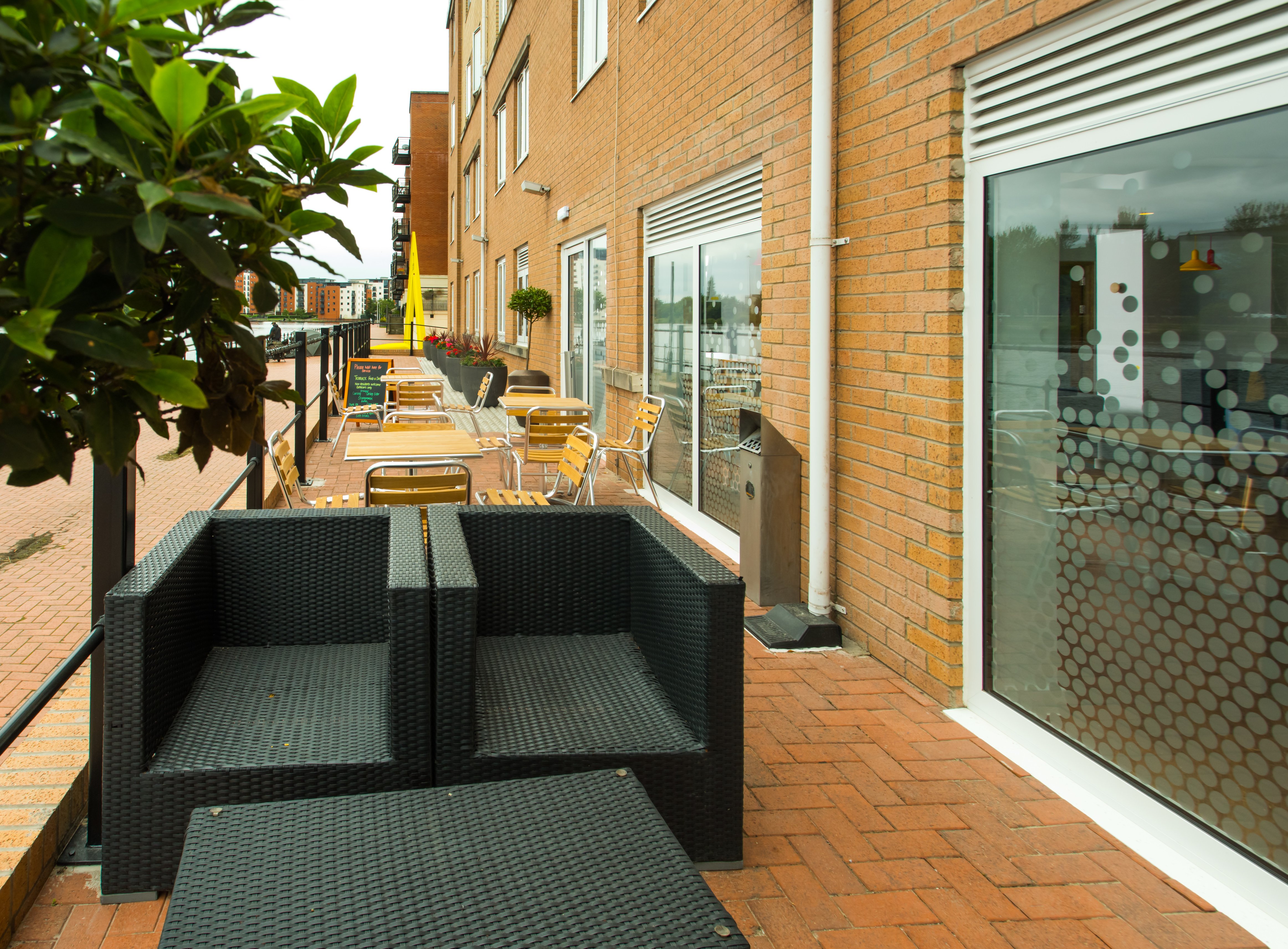HOLIDAY INN EXPRESS CARDIFF BAY 23/39