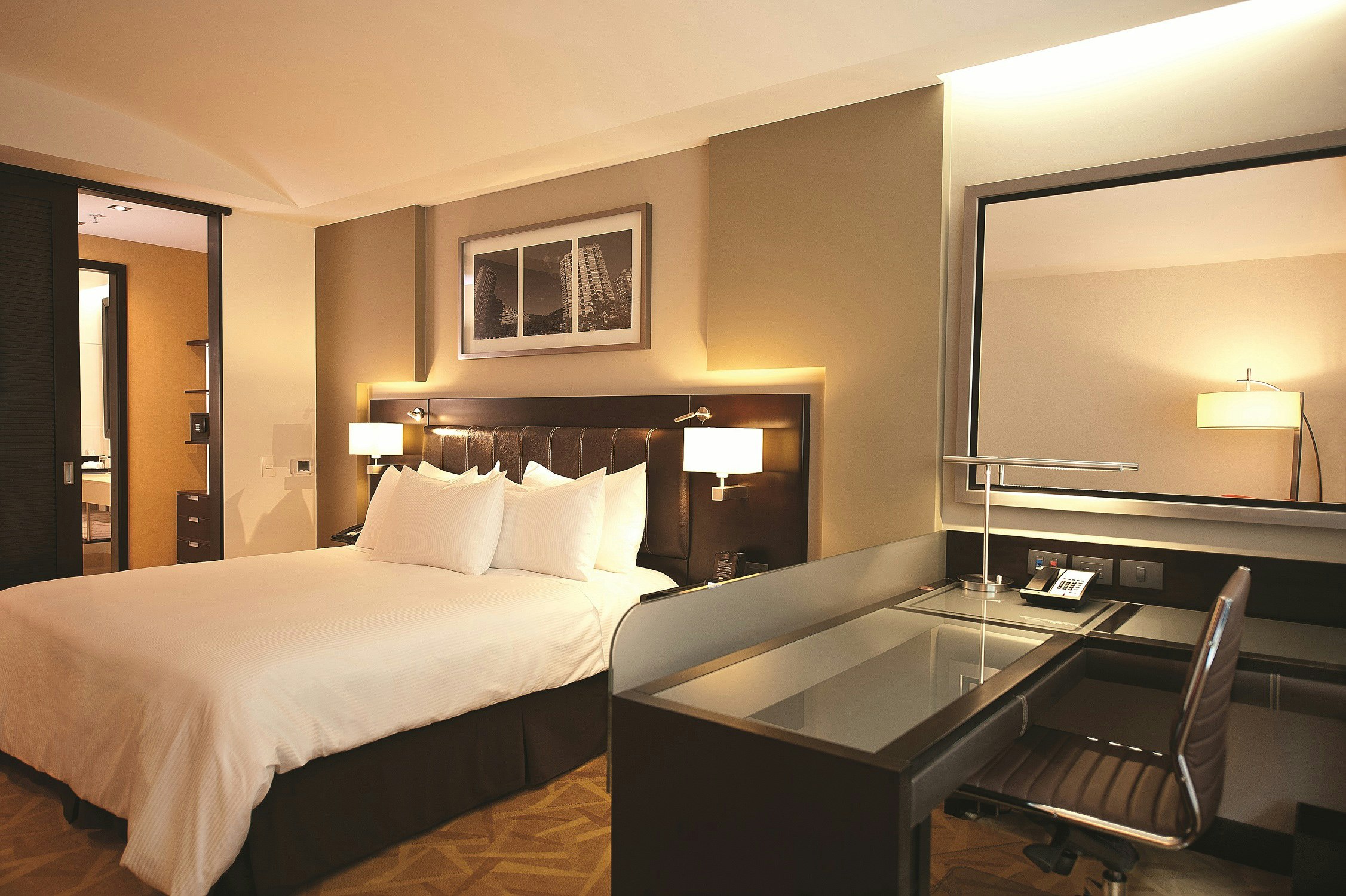 Room, King Bed, Executive Level، Hilton Bogota 5/9