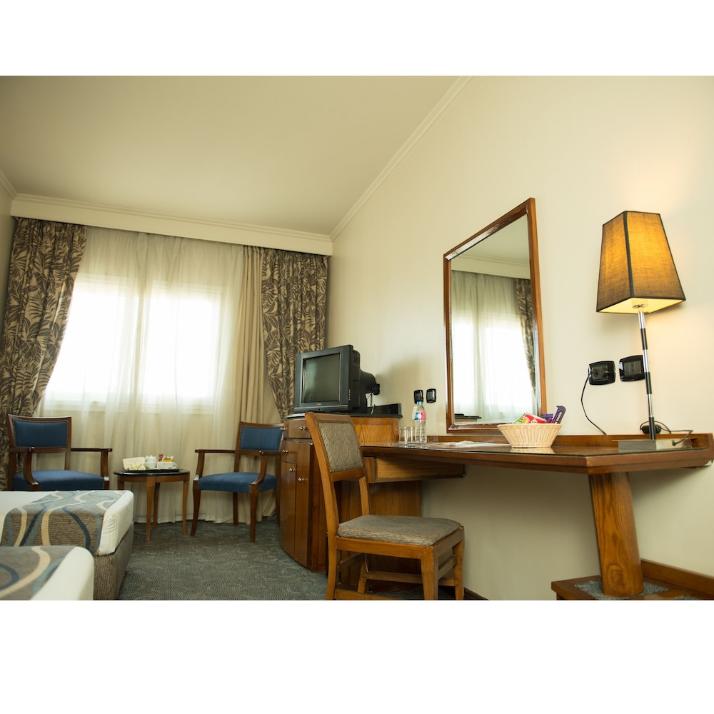 Cherry Maryski Hotel 16/50