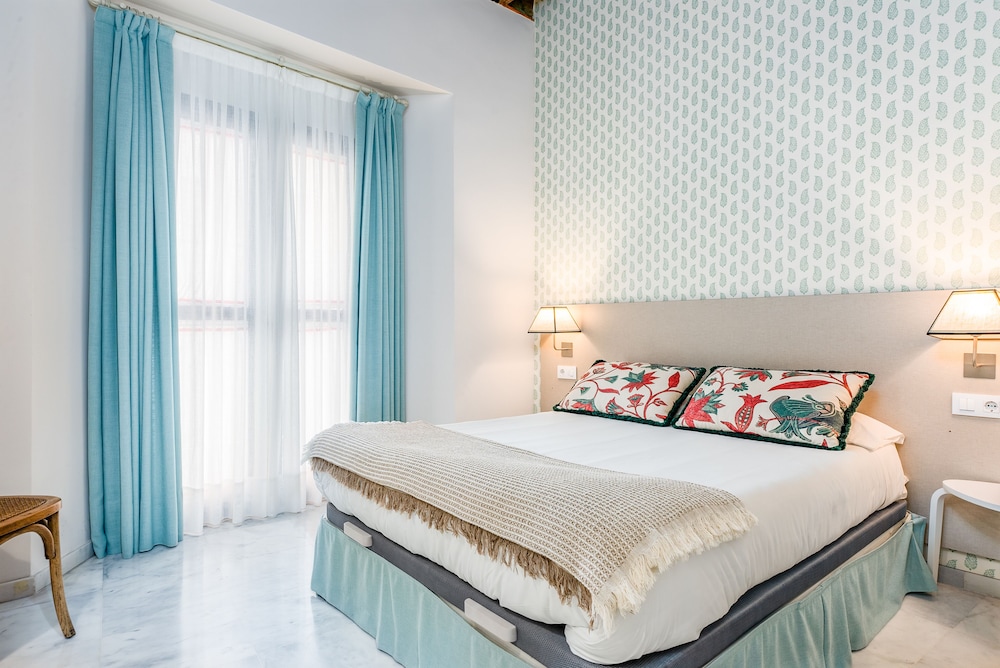 1 BEDROOM, DUPLEX