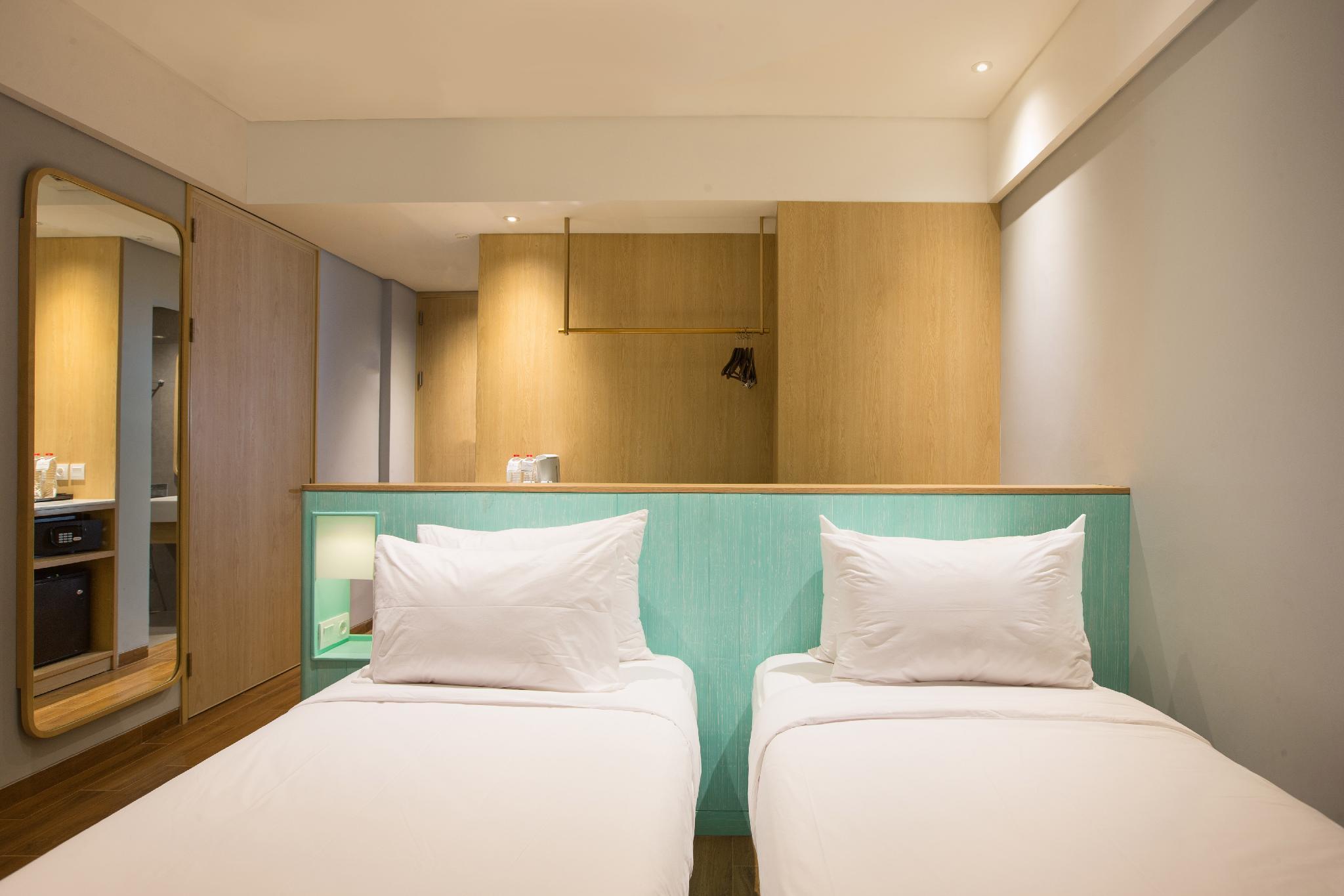 Deluxe, 2 Double Beds, Pool Access