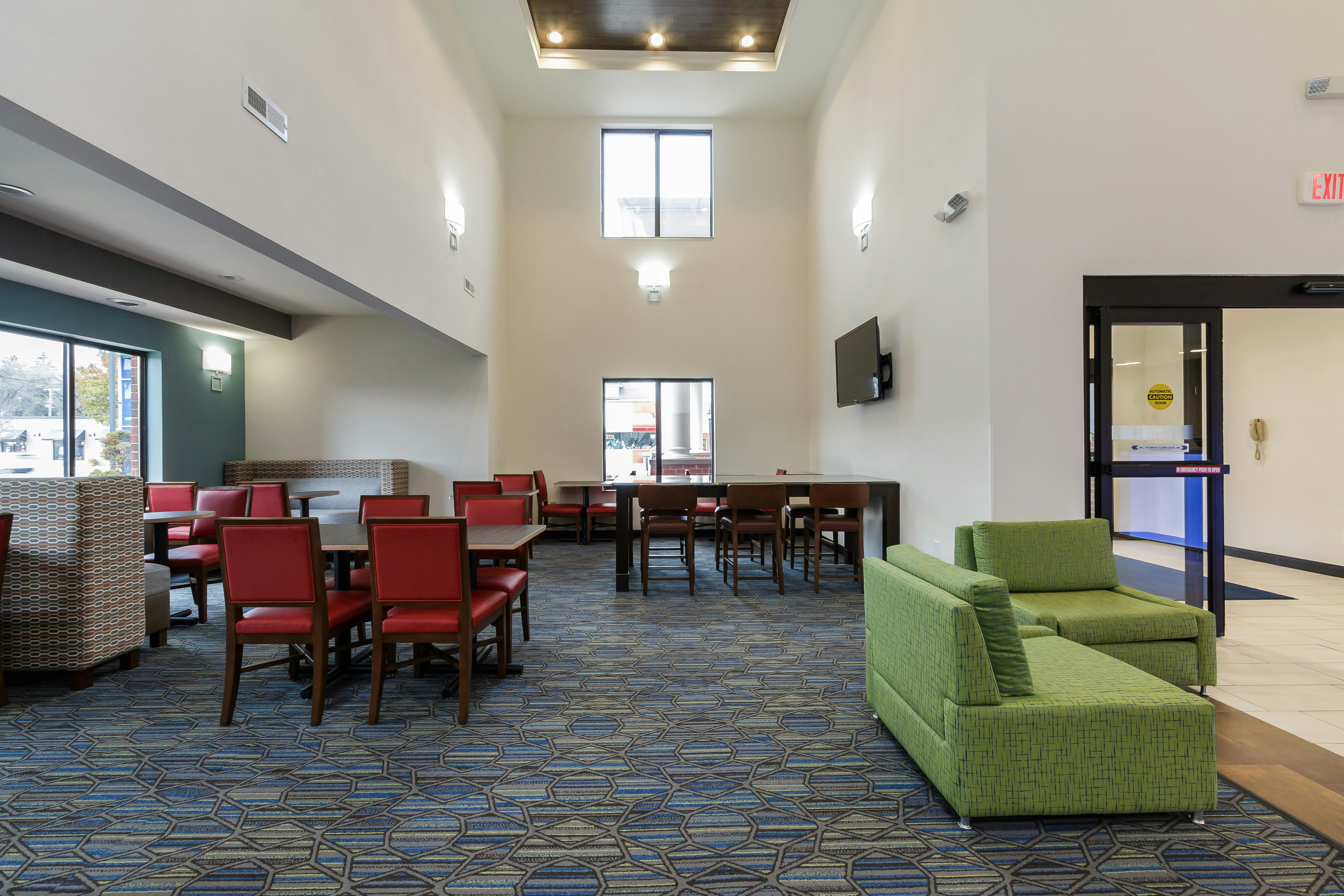 Holiday Inn Express Hotel & Suites South Bend 50/63