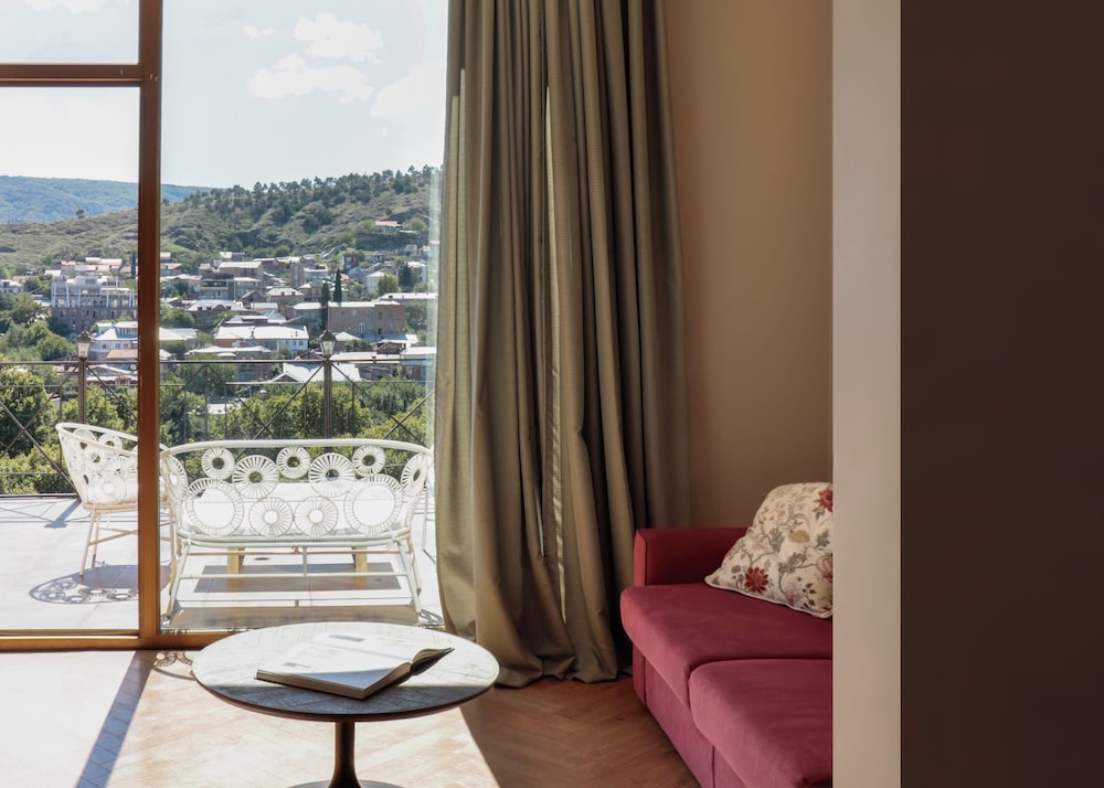 Margot Old Tbilisi 38/50